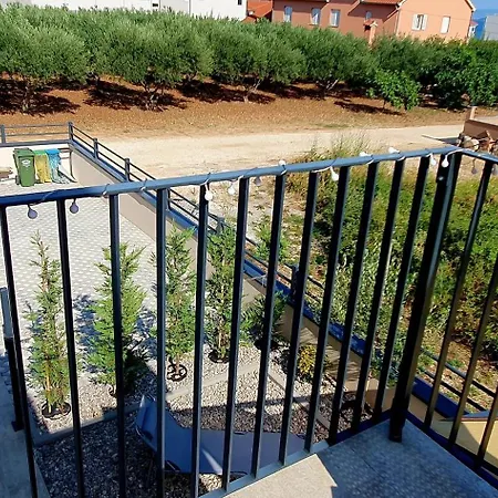 Mona Apartmán