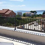 Mona * Kaštela