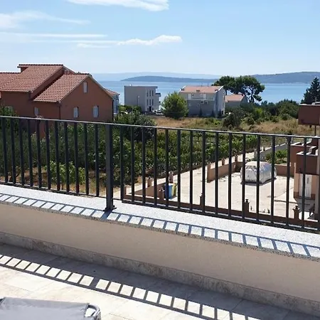 Mona * Kaštela