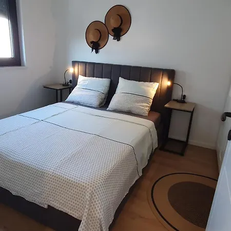 Mona Apartament